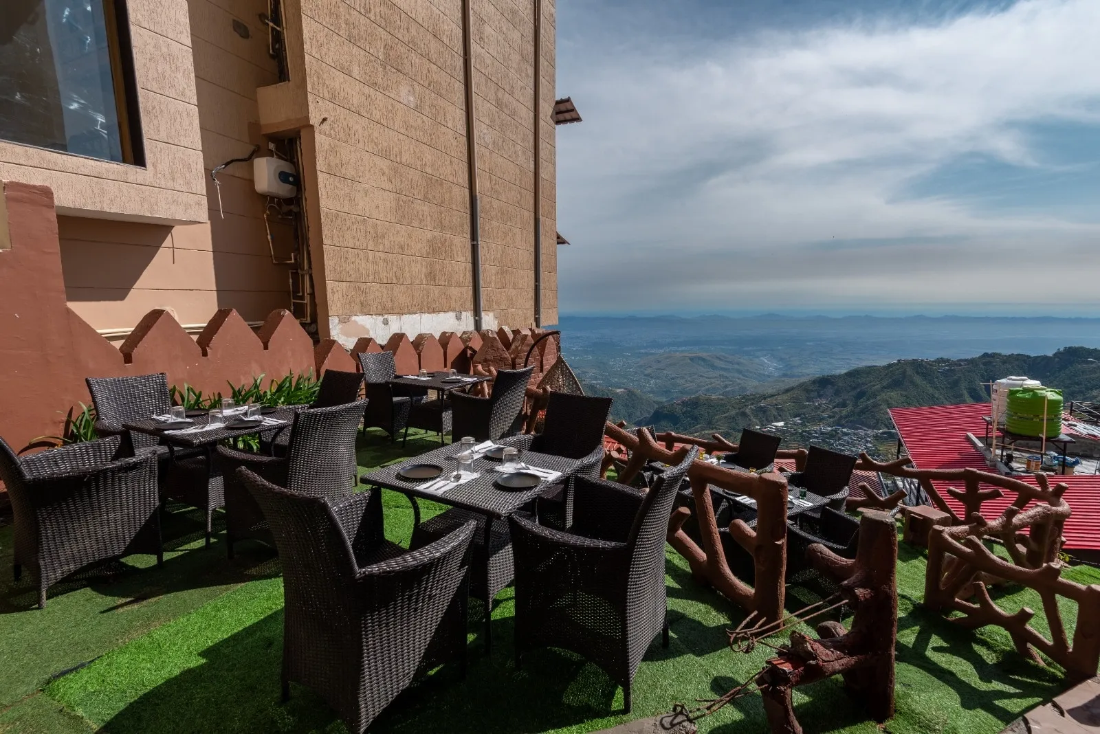DLS Hotel Pearl Garden