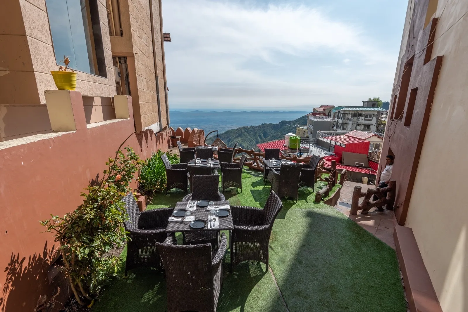 DLS Hotel Pearl Garden