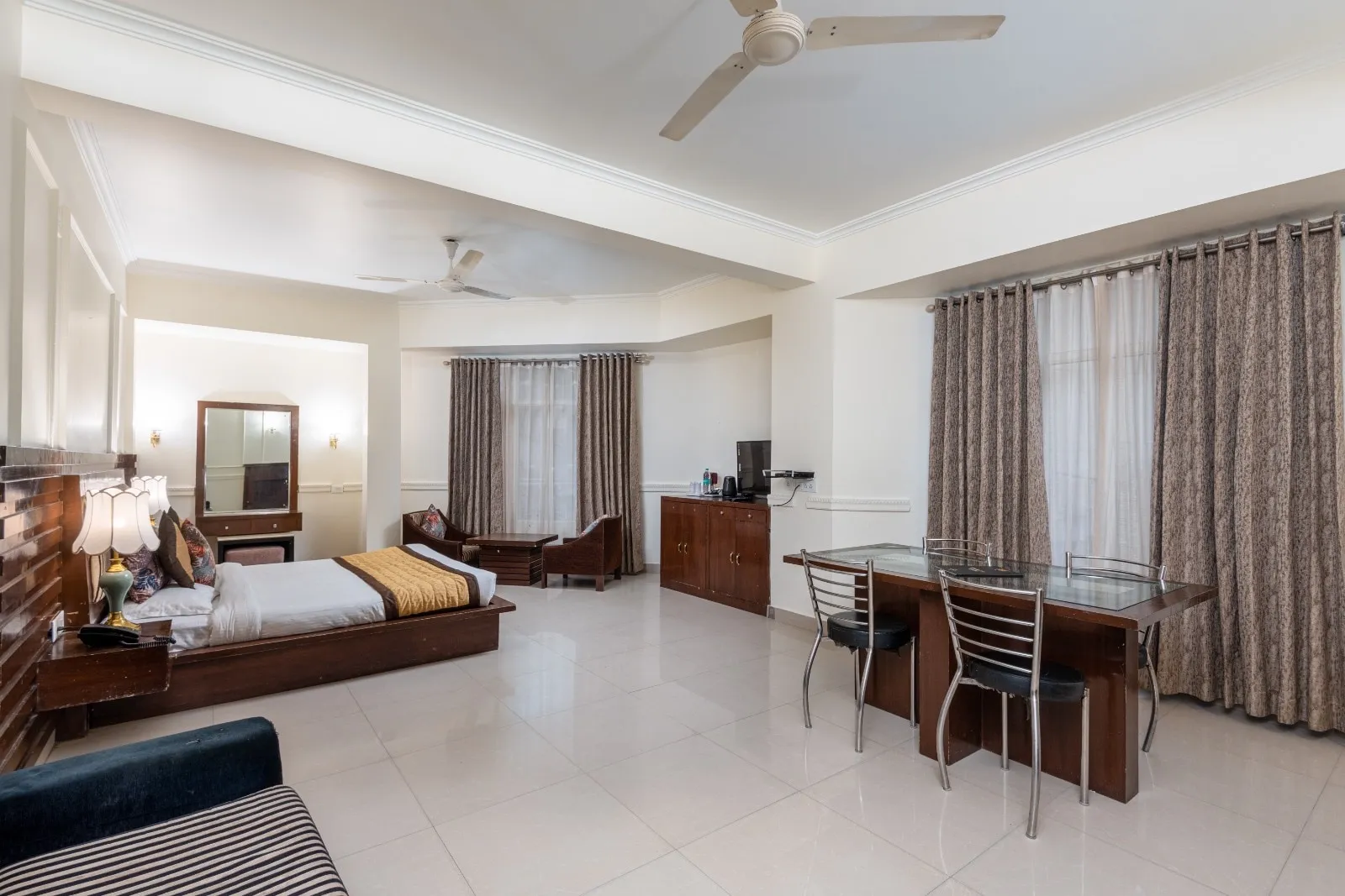 DLS Hotel Pearl Room