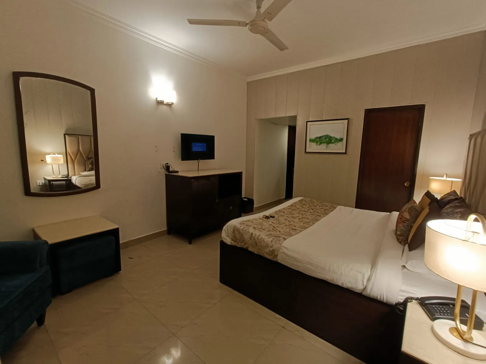 DLS Hotel Pearl Room