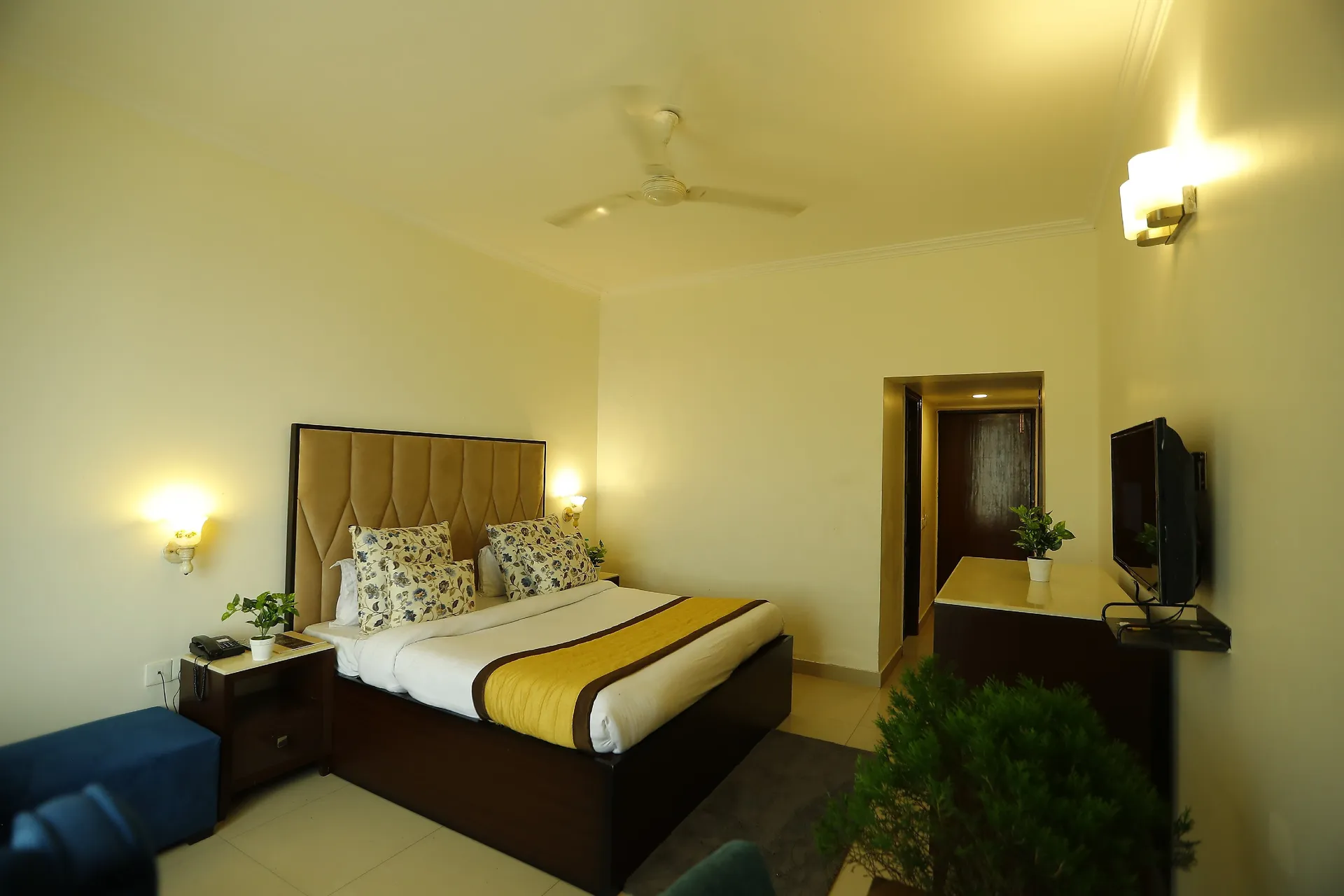 DLS Hotel Pearl Room