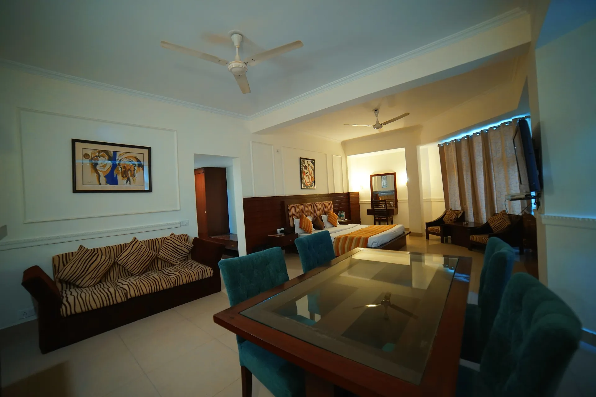 DLS Hotel Pearl Room