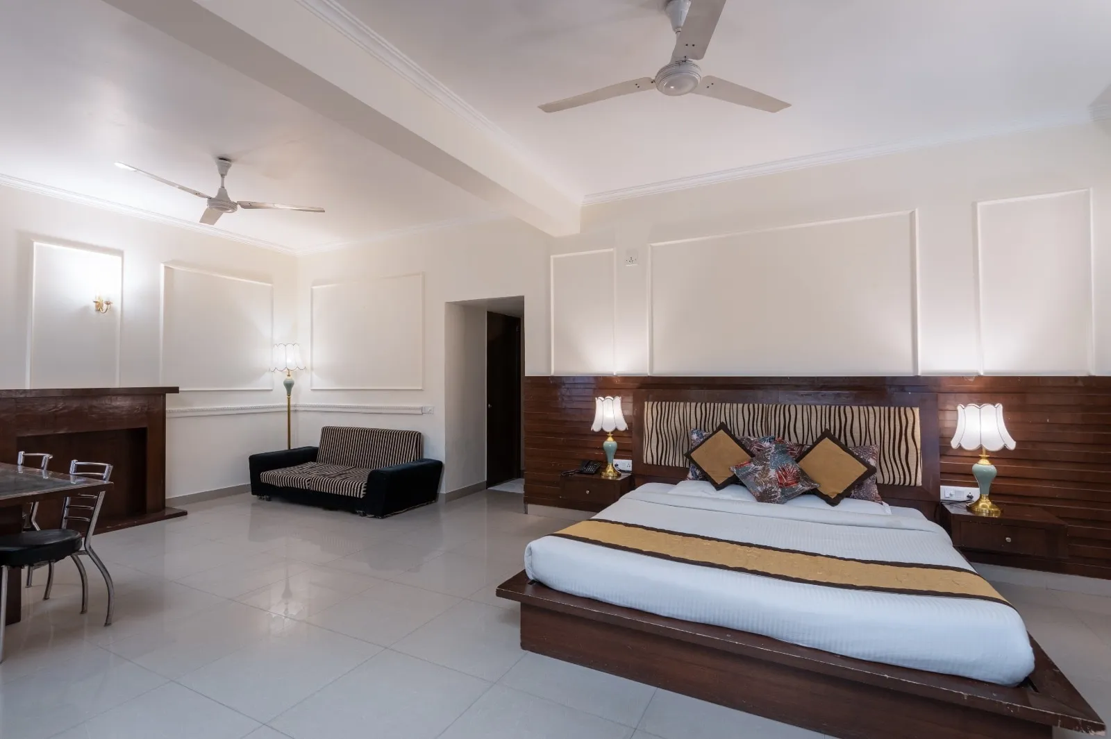 DLS Hotel Pearl Room