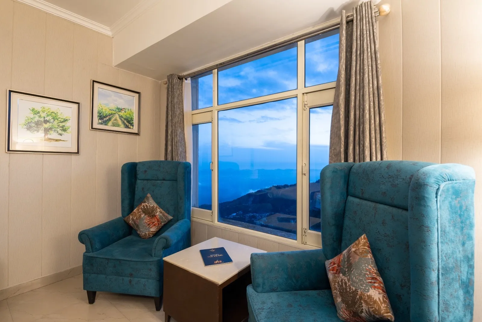 DLS Hotel Pearl Room
