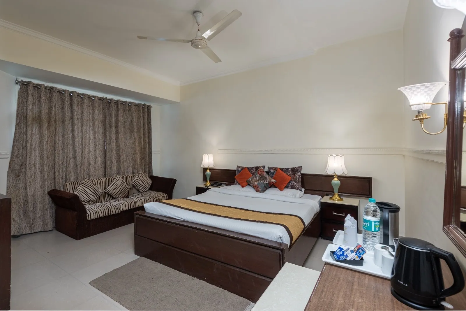 DLS Hotel Pearl Room