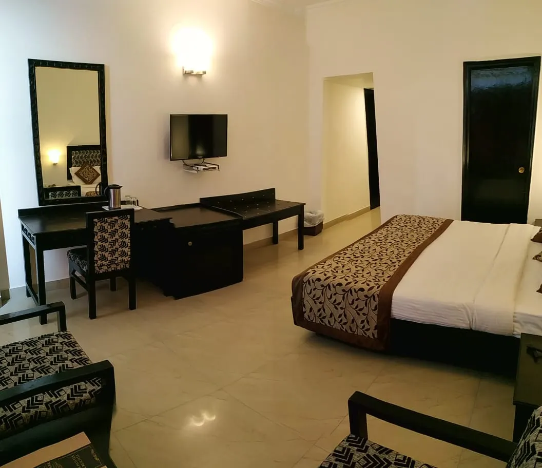 DLS Hotel Pearl Room