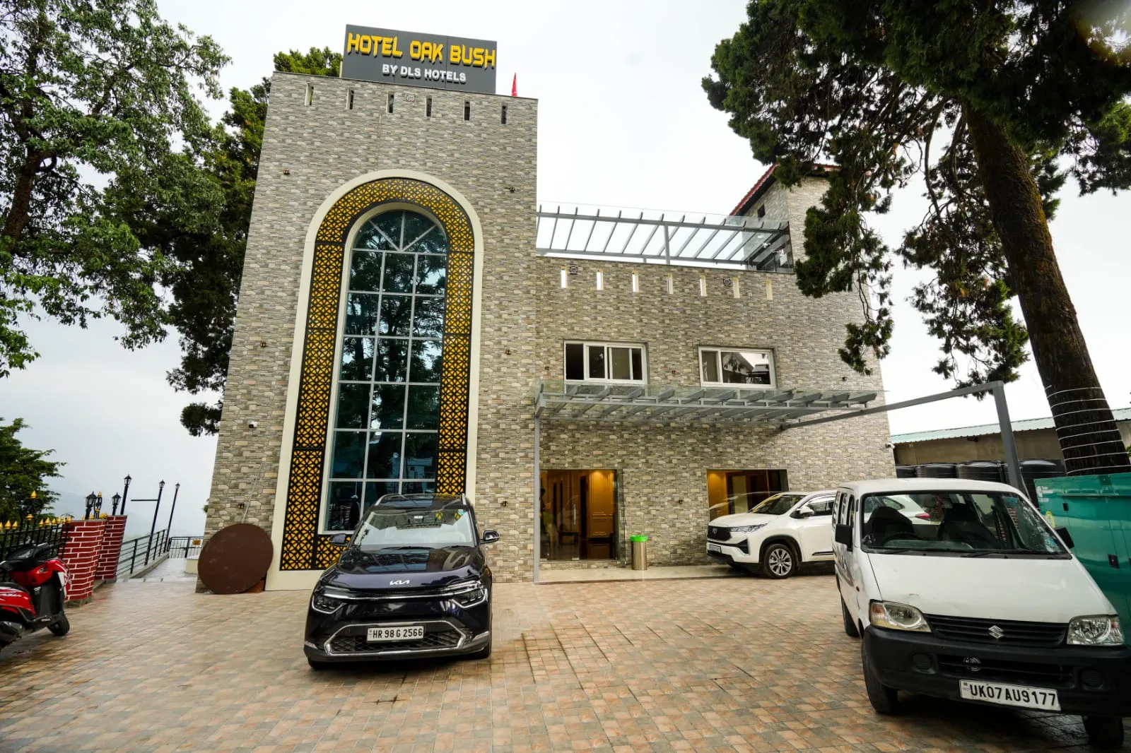 DLS Oak Bush Facade
