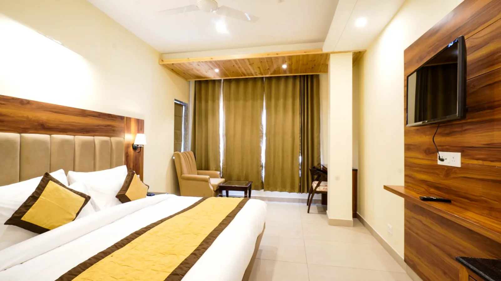 DLS Oak Bush Room