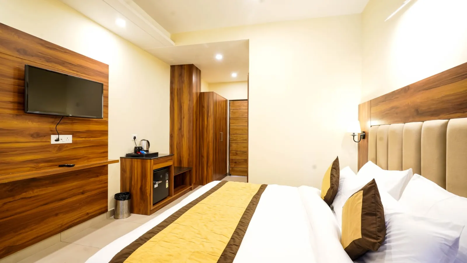 DLS Oak Bush Room
