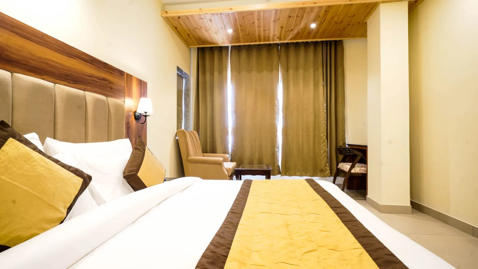 DLS Oak Bush Room