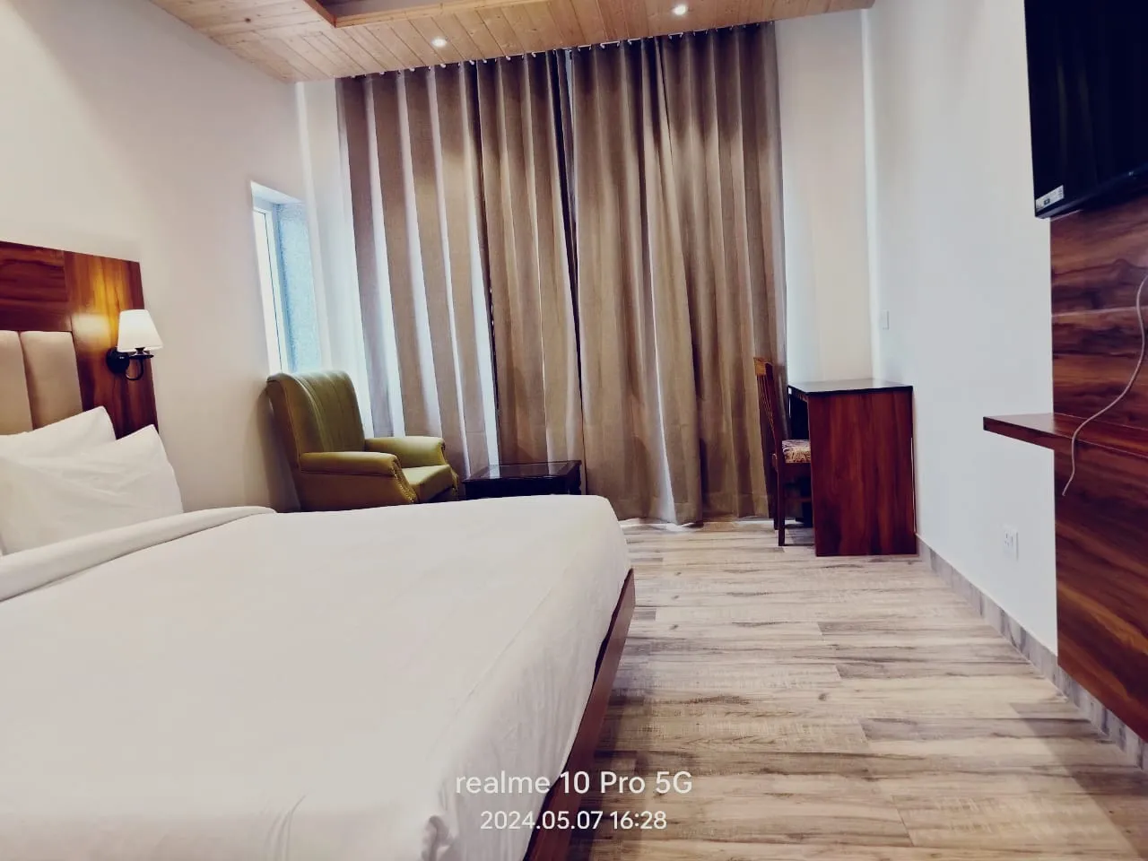 DLS Oak Bush Room