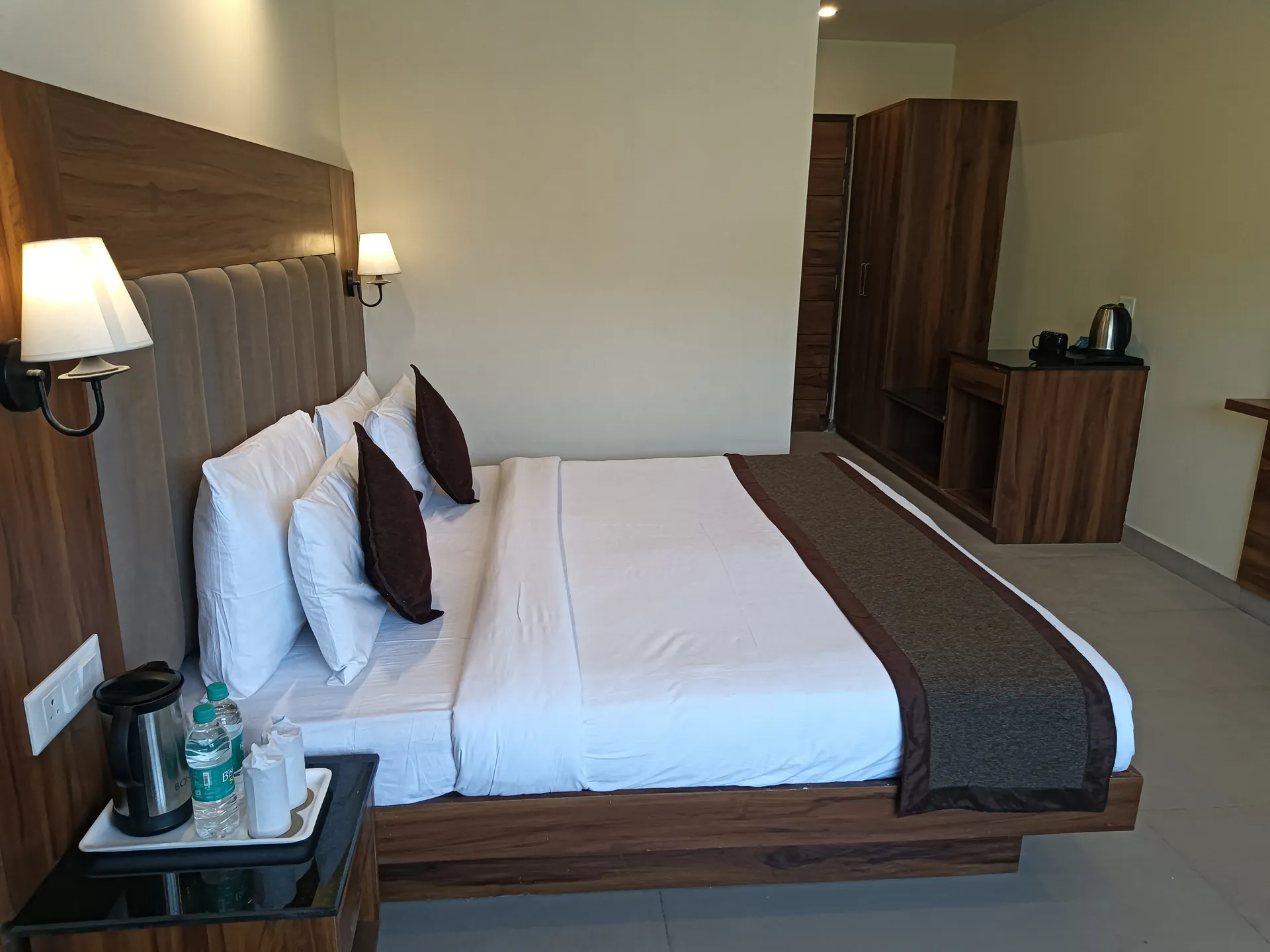 DLS Oak Bush Room