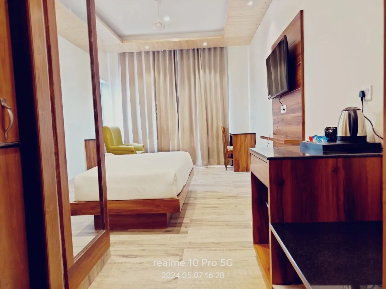 DLS Oak Bush Room