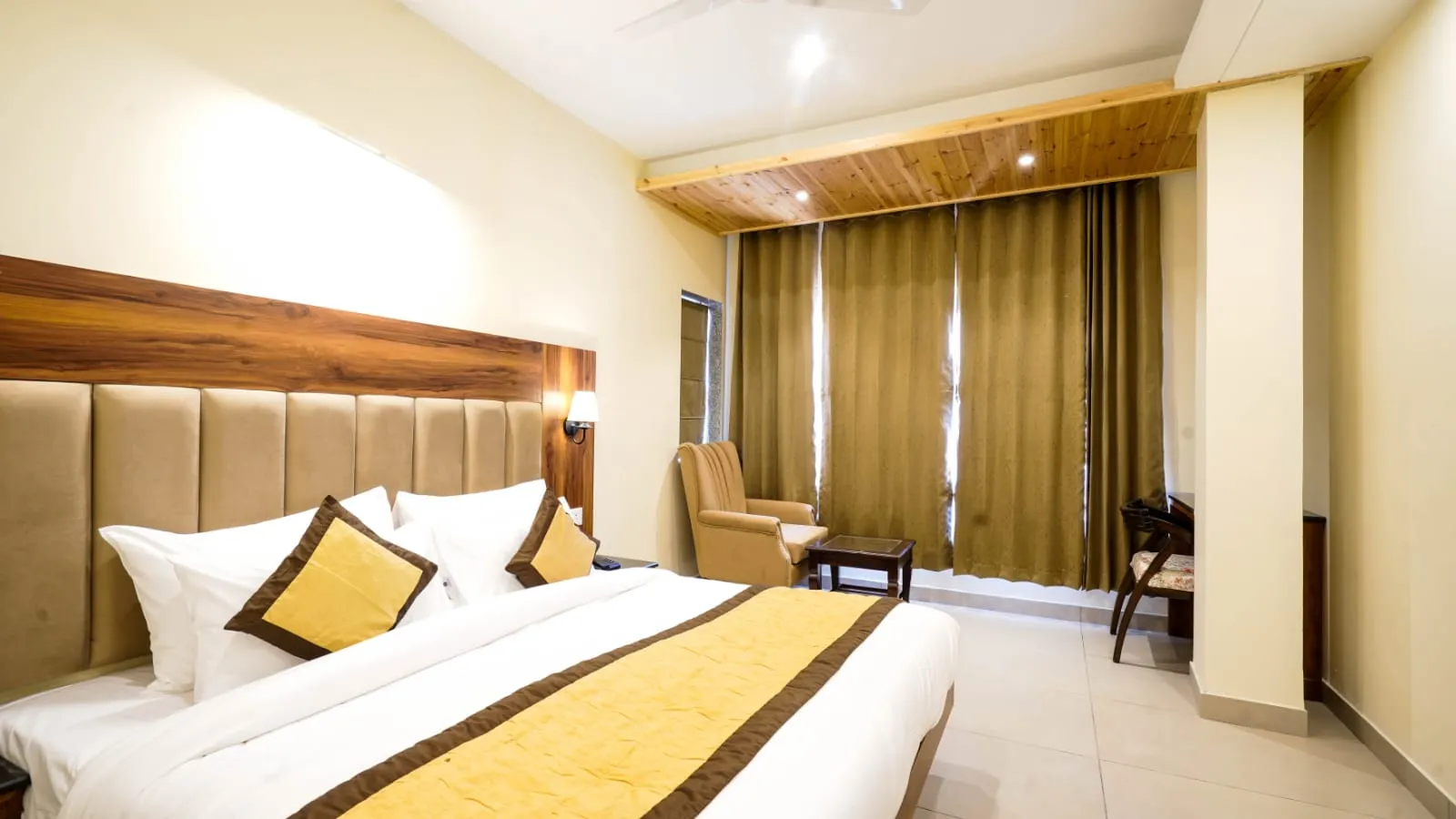 DLS Oak Bush Room