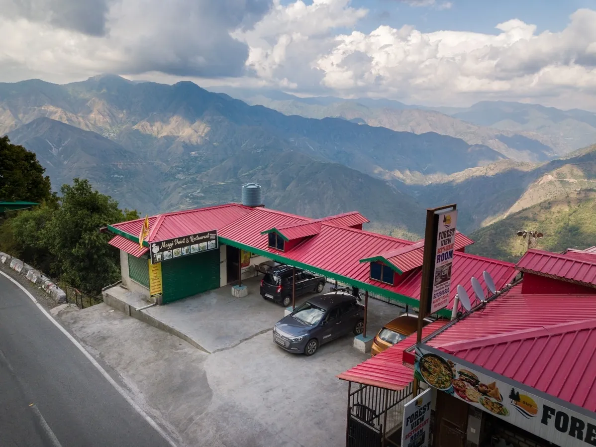Hotel Forest View and Restaurant Parking
