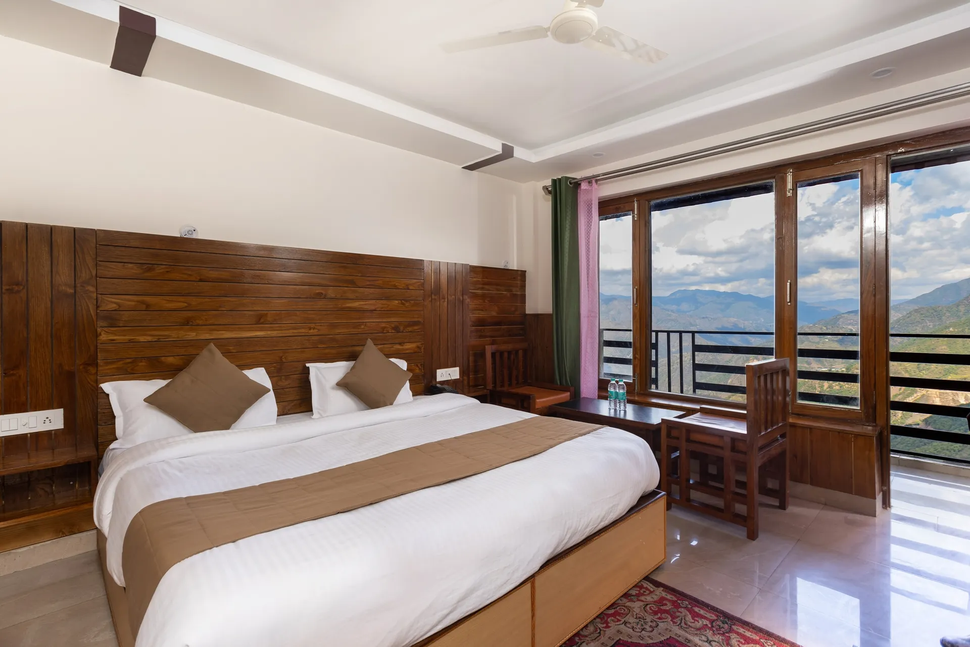 Hotel Forest View and Restaurant Room