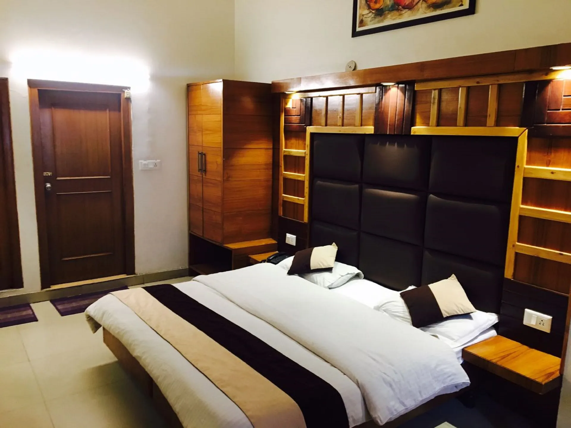 Hotel Kahkashan by Royal Collection Hotels Interiors