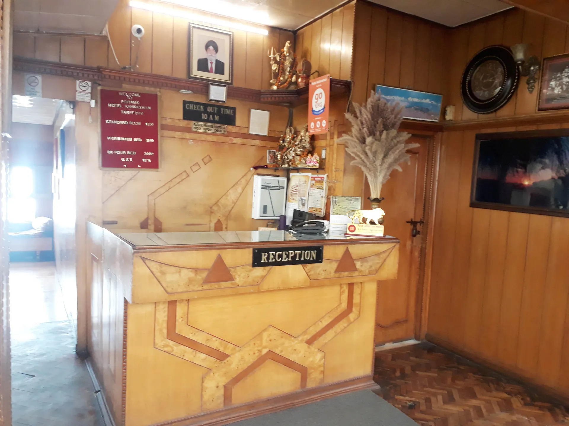Hotel Kahkashan by Royal Collection Hotels Reception