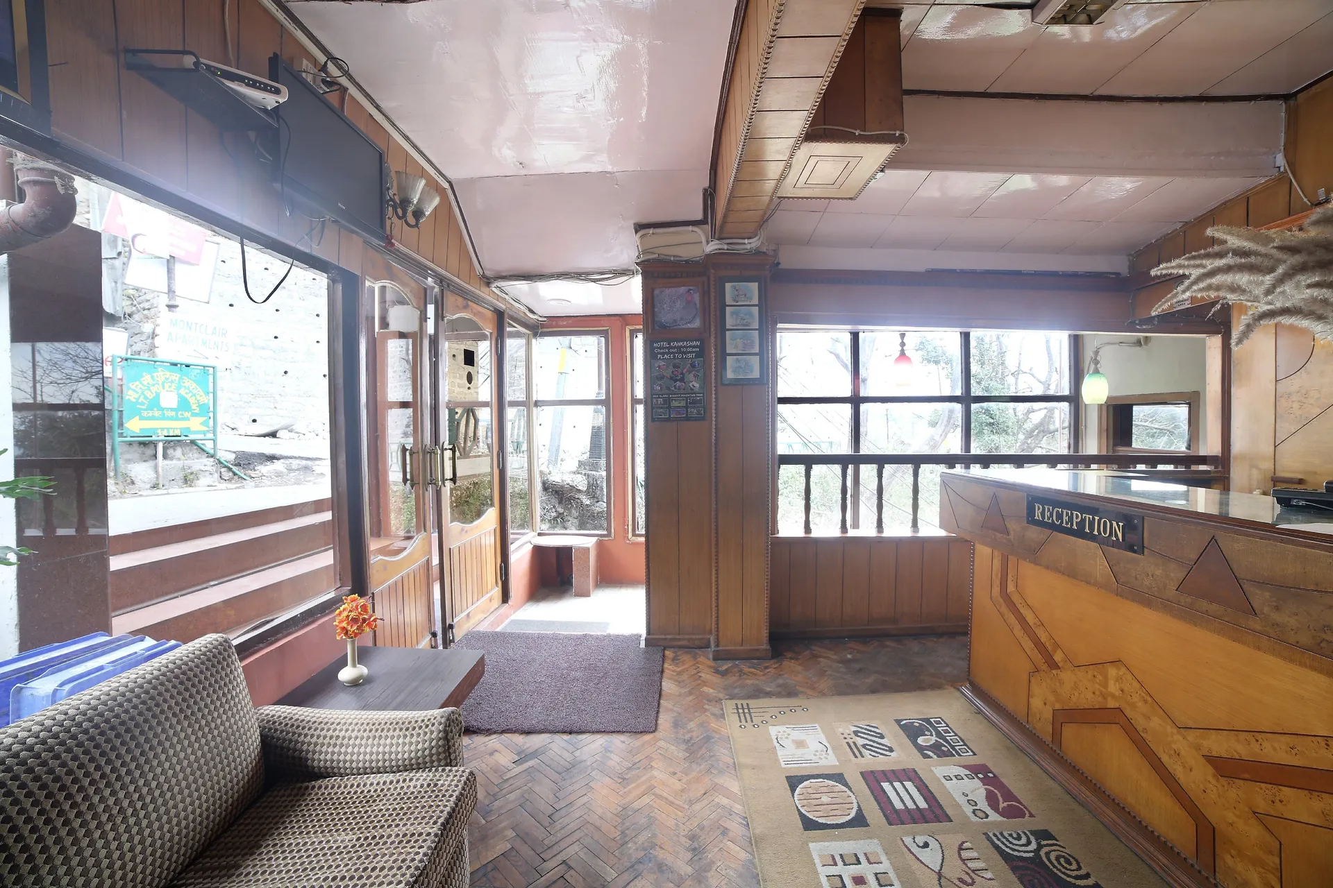 Hotel Kahkashan by Royal Collection Hotels Reception