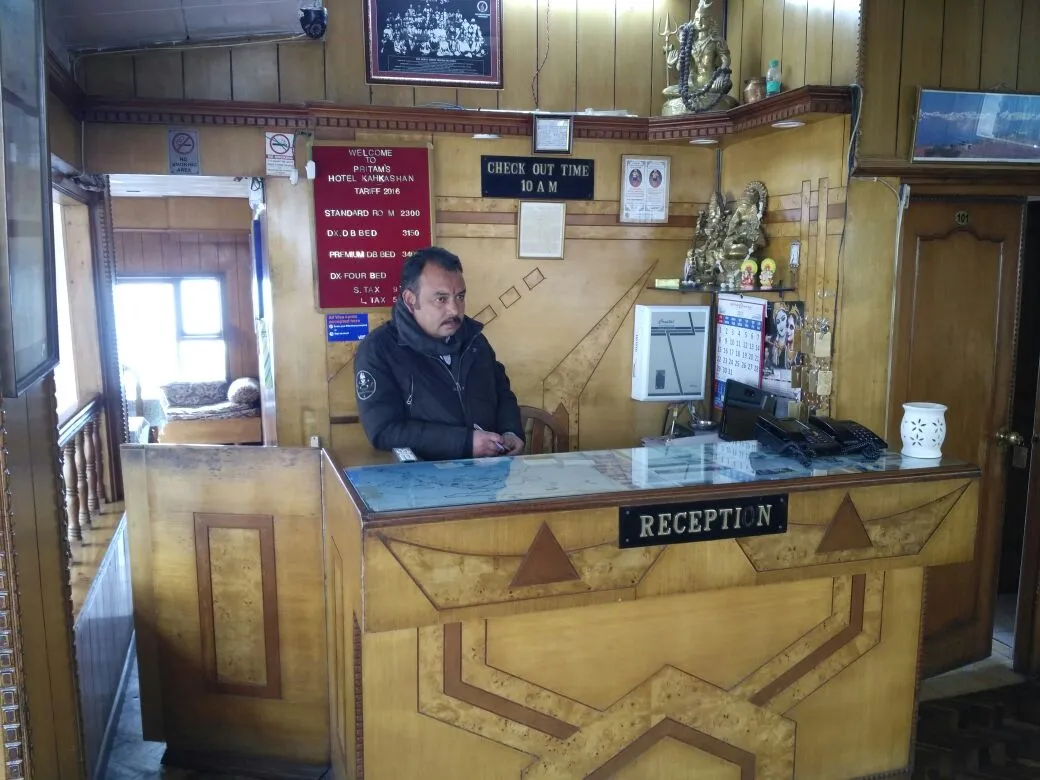 Hotel Kahkashan by Royal Collection Hotels Reception