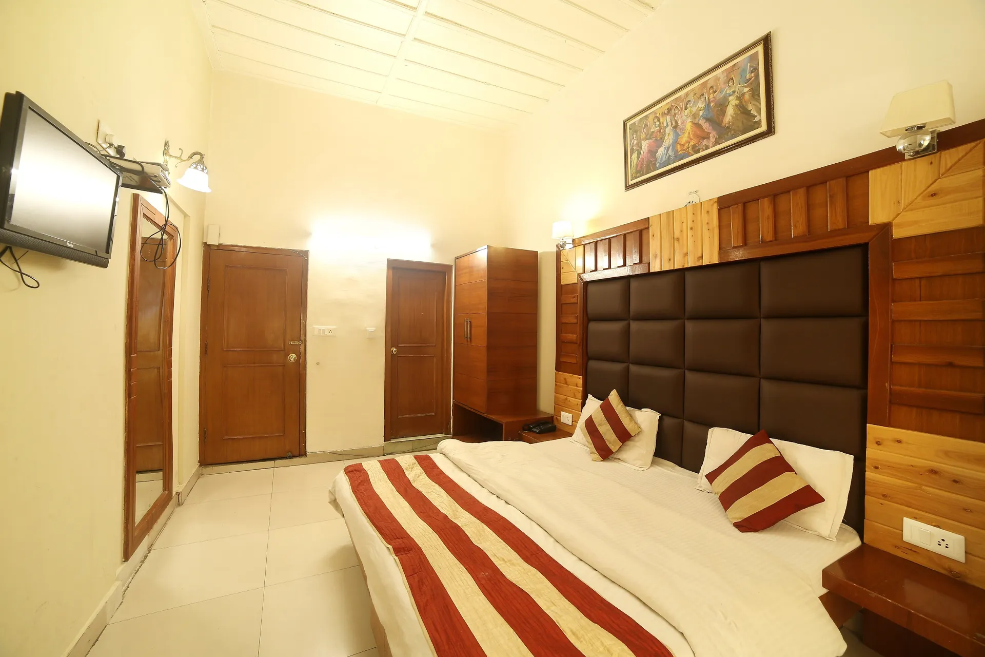 Hotel Kahkashan by Royal Collection Hotels Room