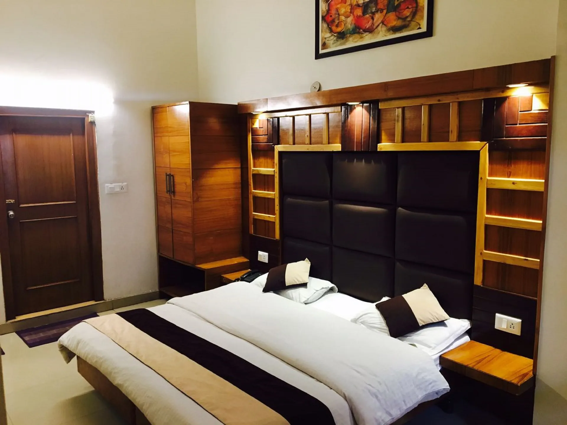 Hotel Kahkashan by Royal Collection Hotels Room