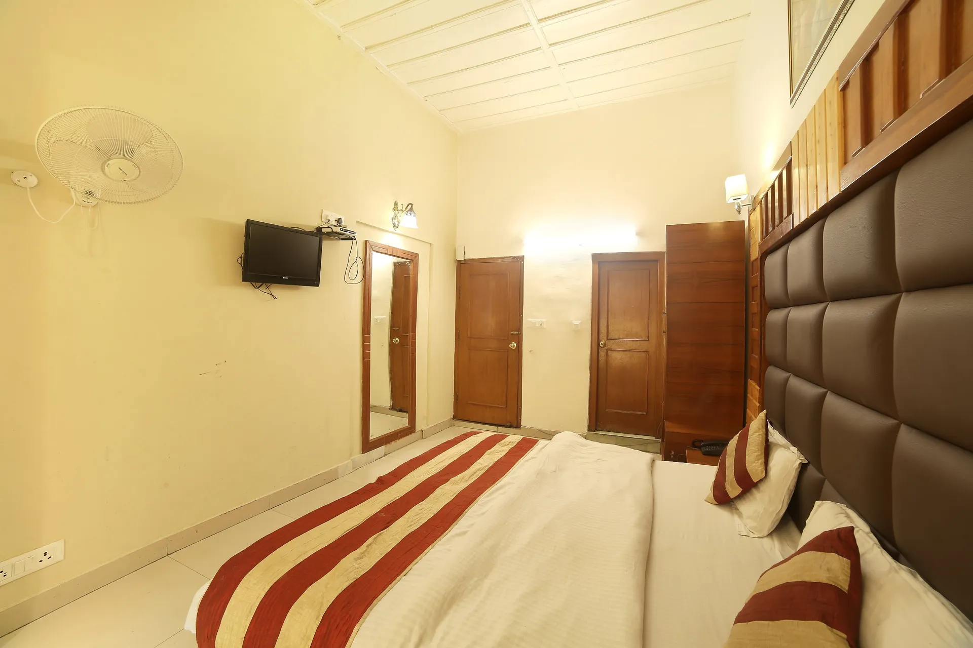 Hotel Kahkashan by Royal Collection Hotels Room