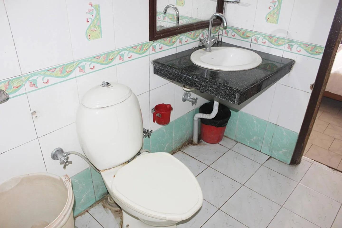 Hotel Kahkashan by Royal Collection Hotels Room