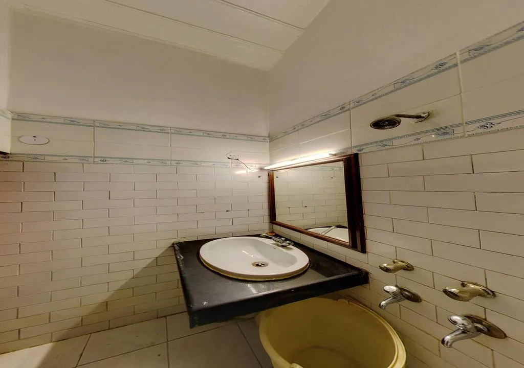Hotel Kahkashan by Royal Collection Hotels Washroom