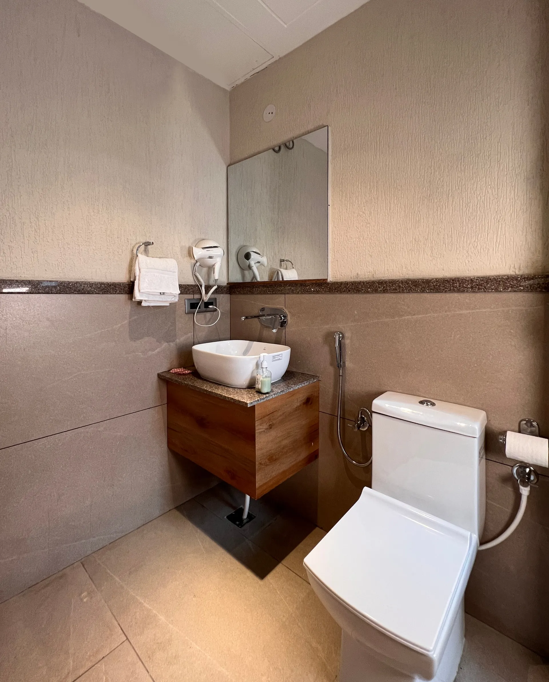 Hotel LA Eden Washroom