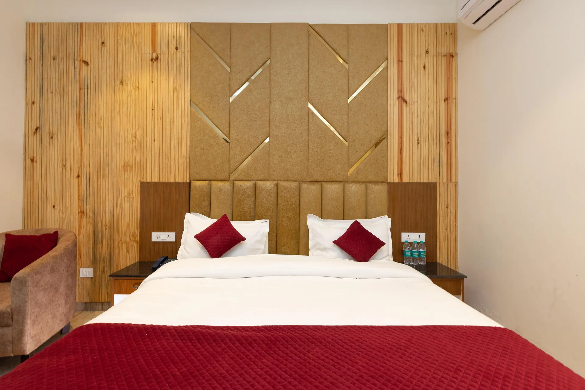 Hotel North Wood Room