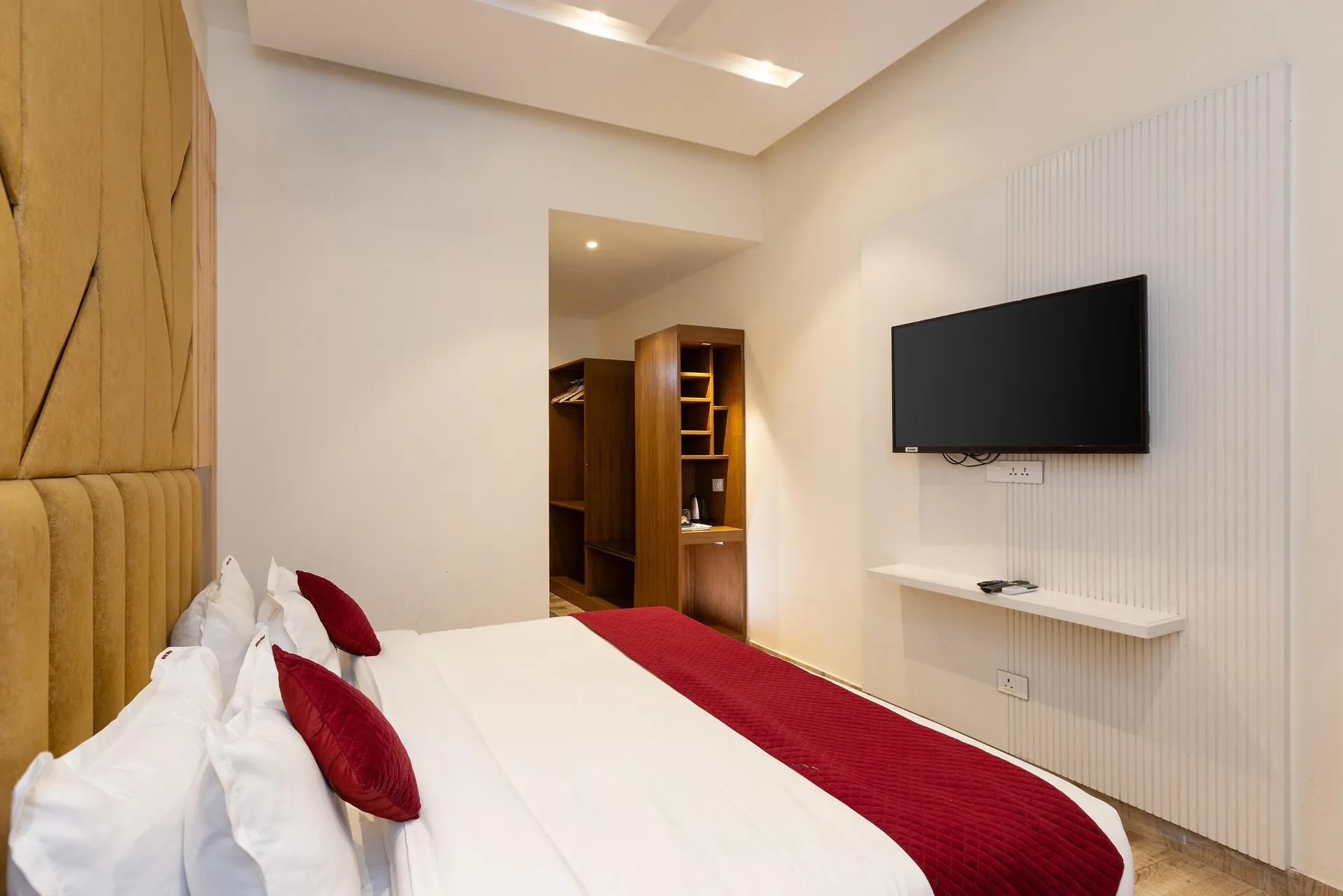 Hotel North Wood Room