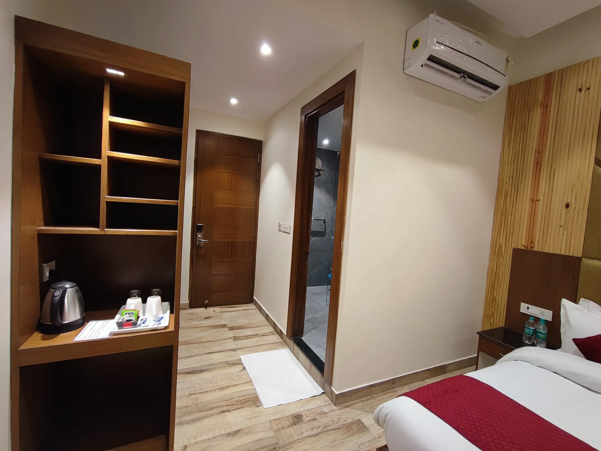 Hotel North Wood Room