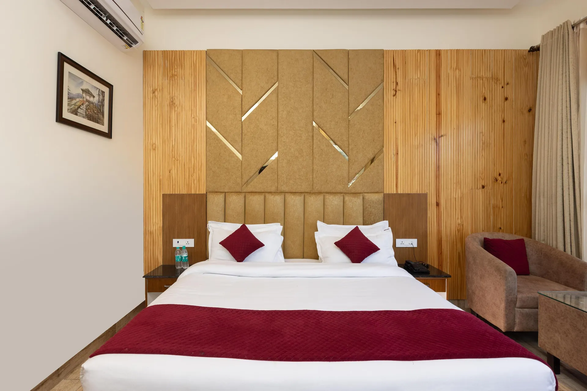 Hotel North Wood Room