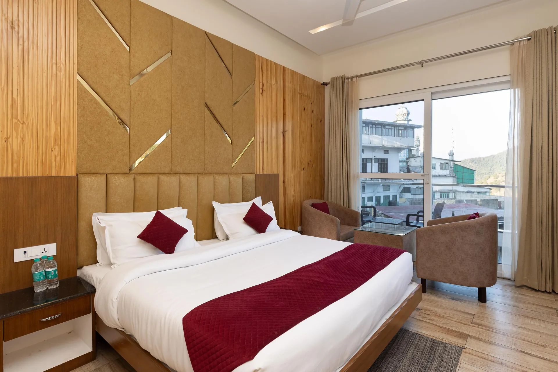 Hotel North Wood Room