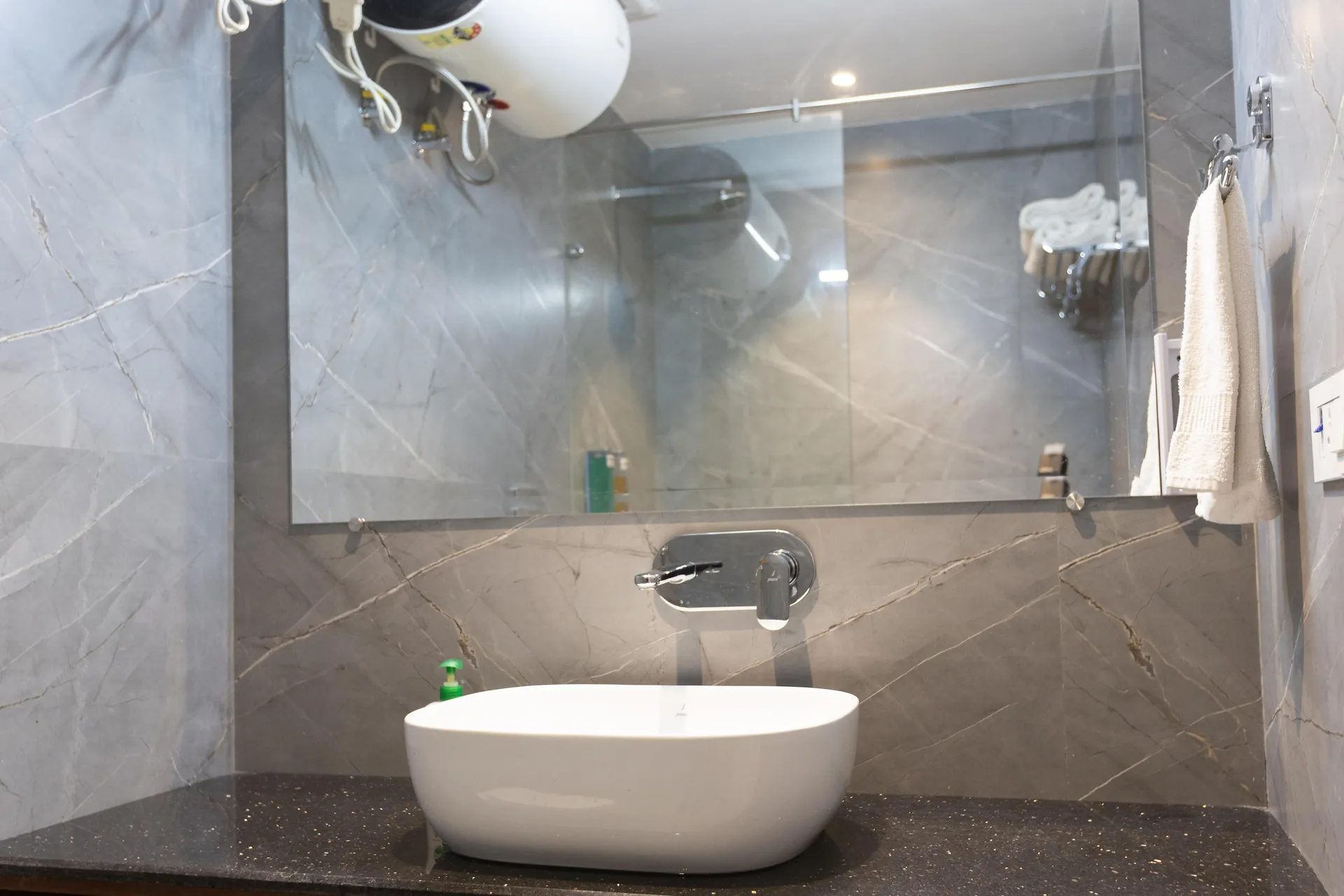Hotel North Wood Washroom