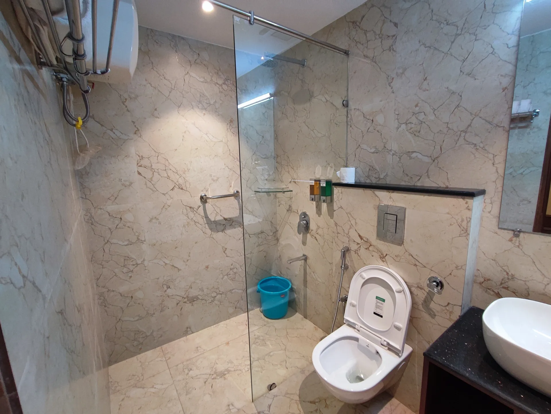 Hotel North Wood Washroom