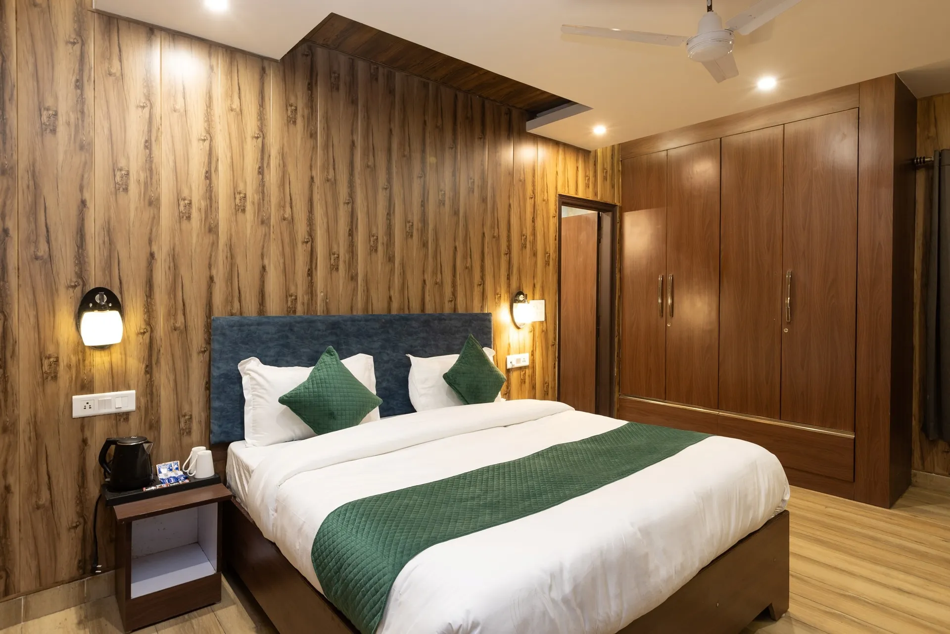 Hotel Park Royale Inn Room