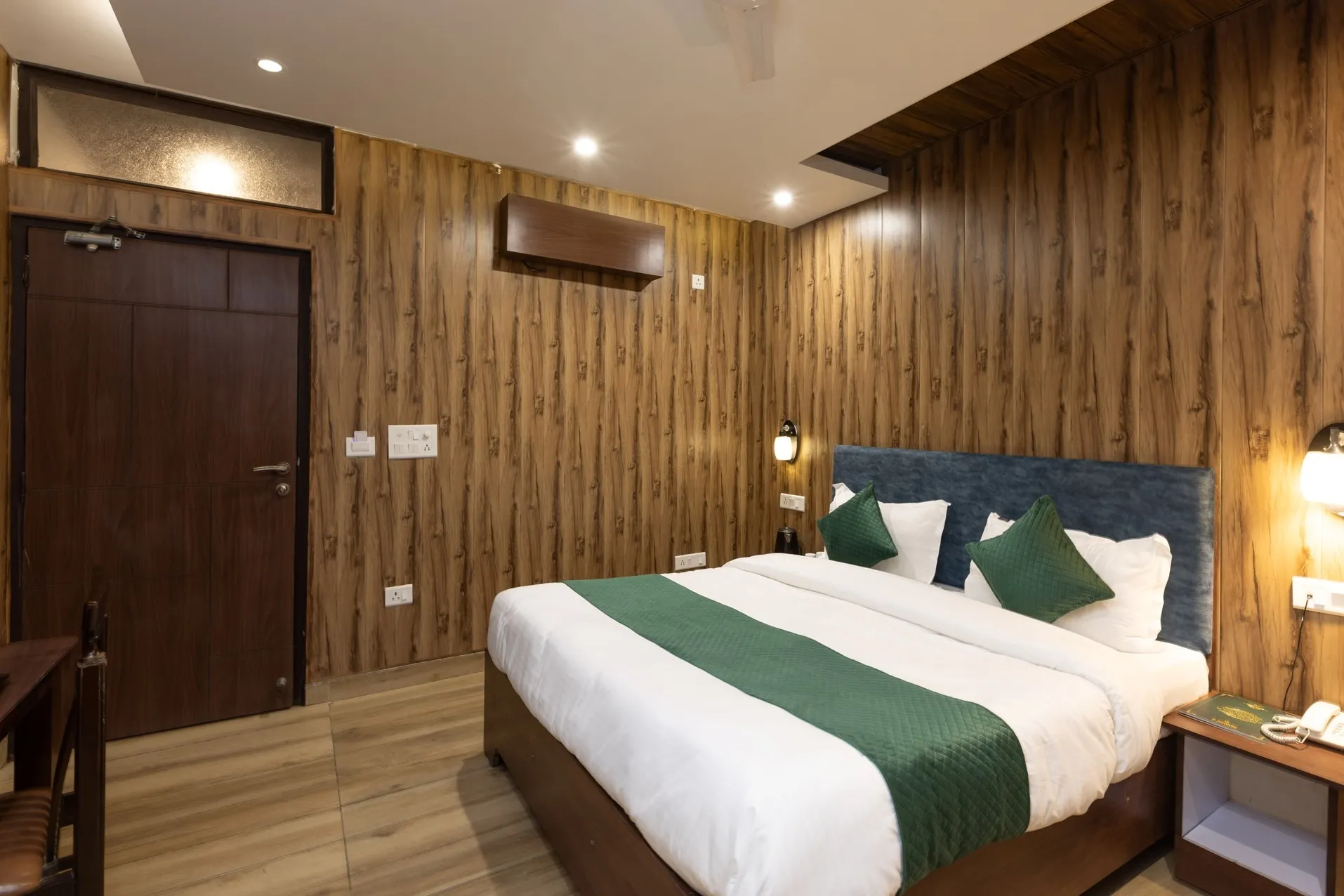 Hotel Park Royale Inn Room