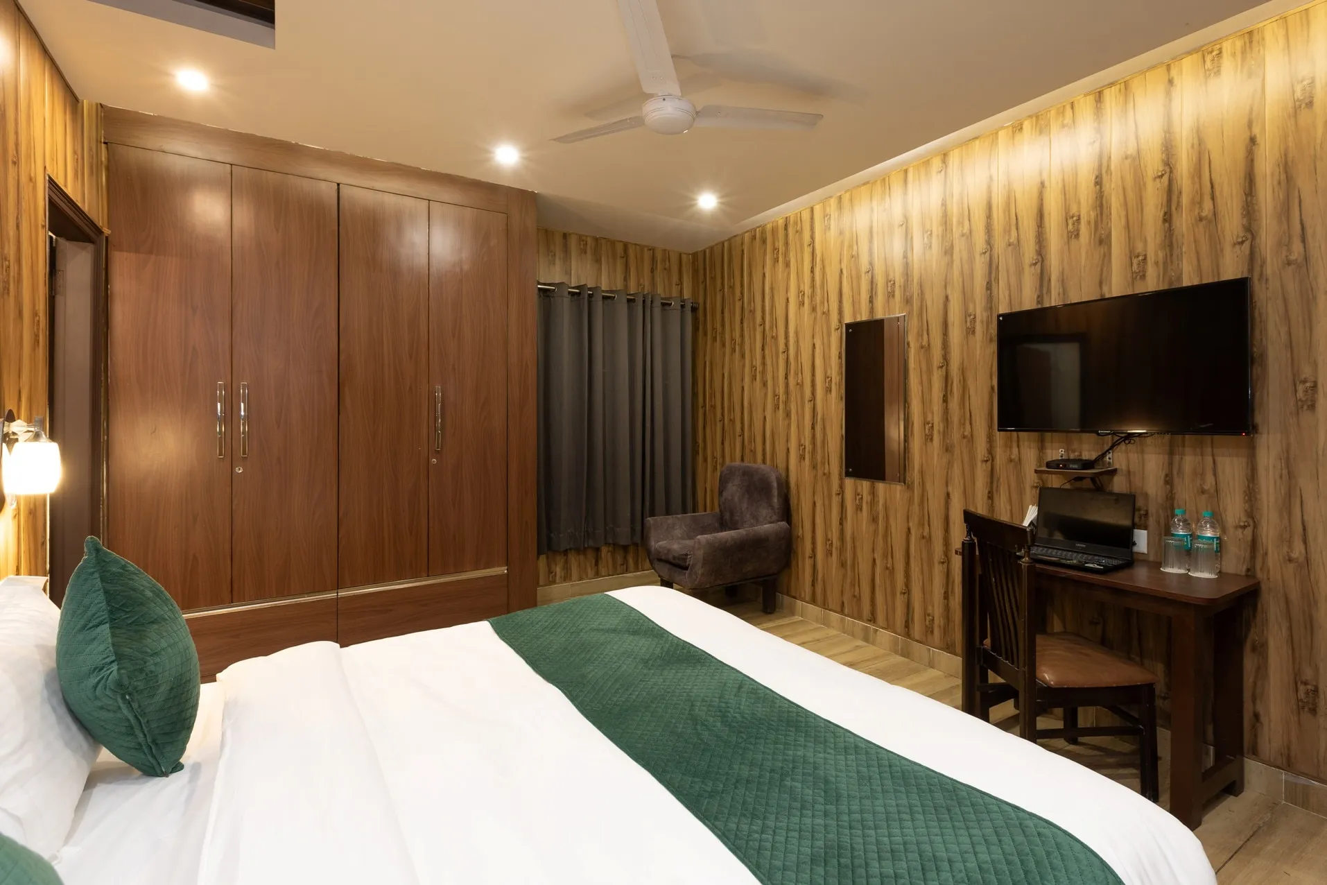 Hotel Park Royale Inn Room