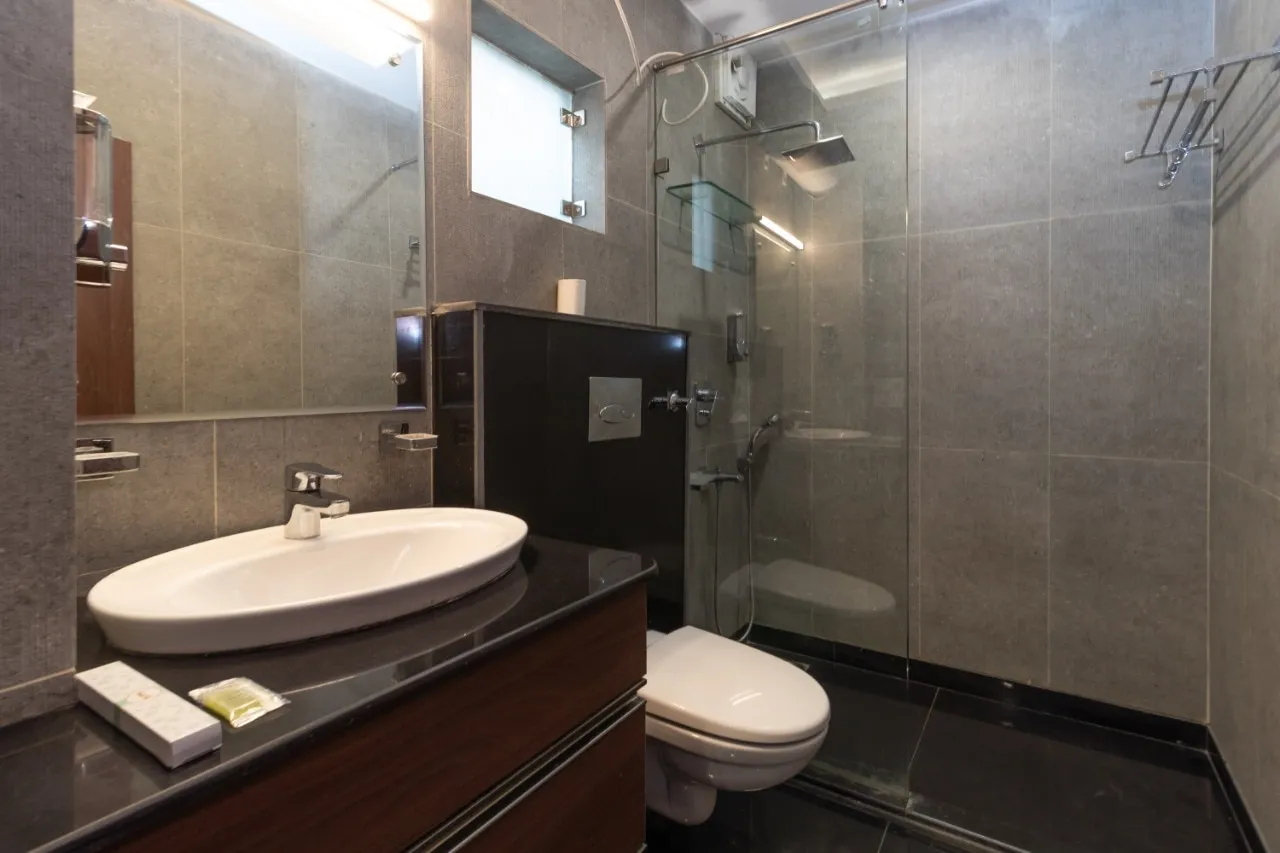 Hotel Park Royale Inn Washroom