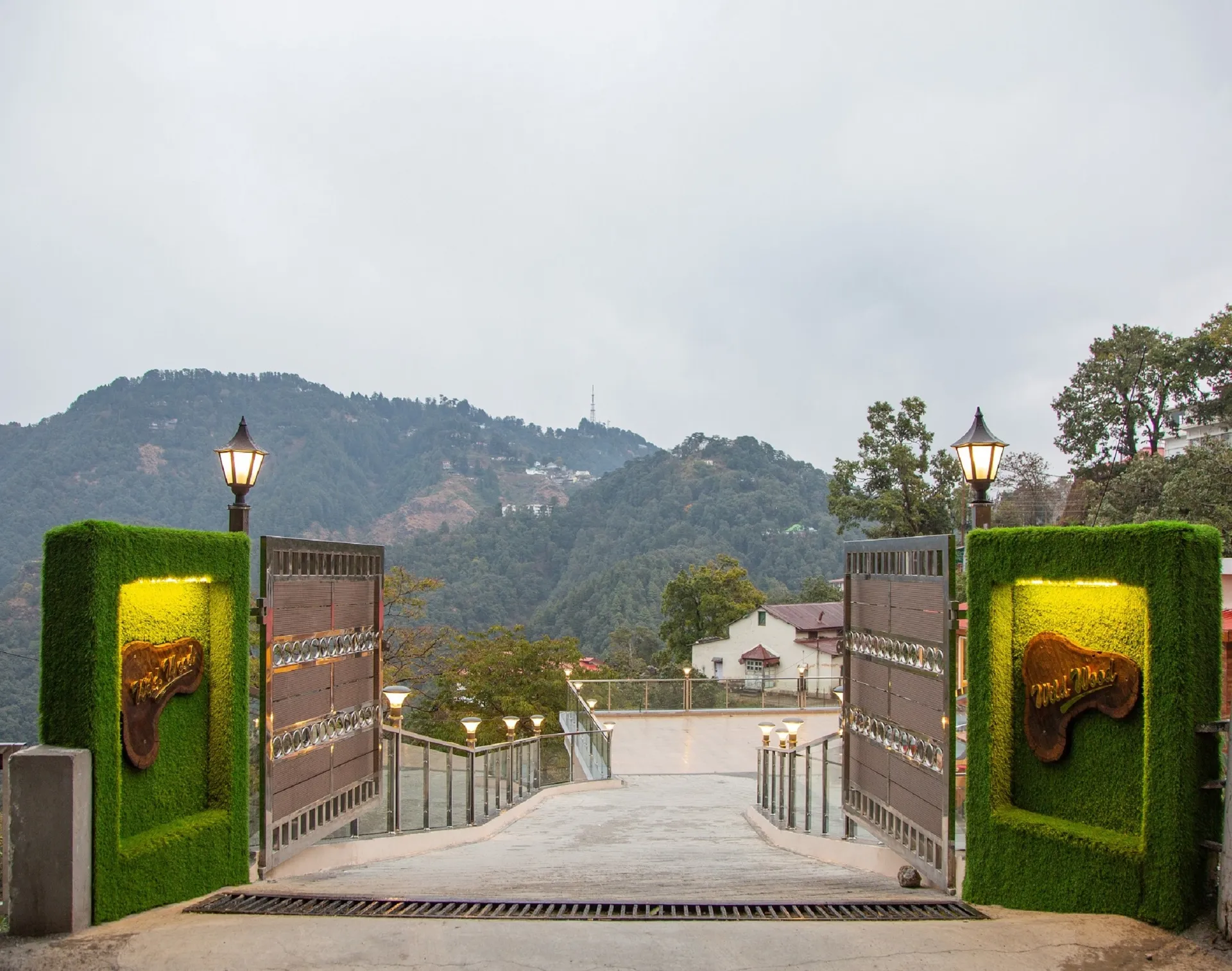 Hotel Wild Wood Entrance
