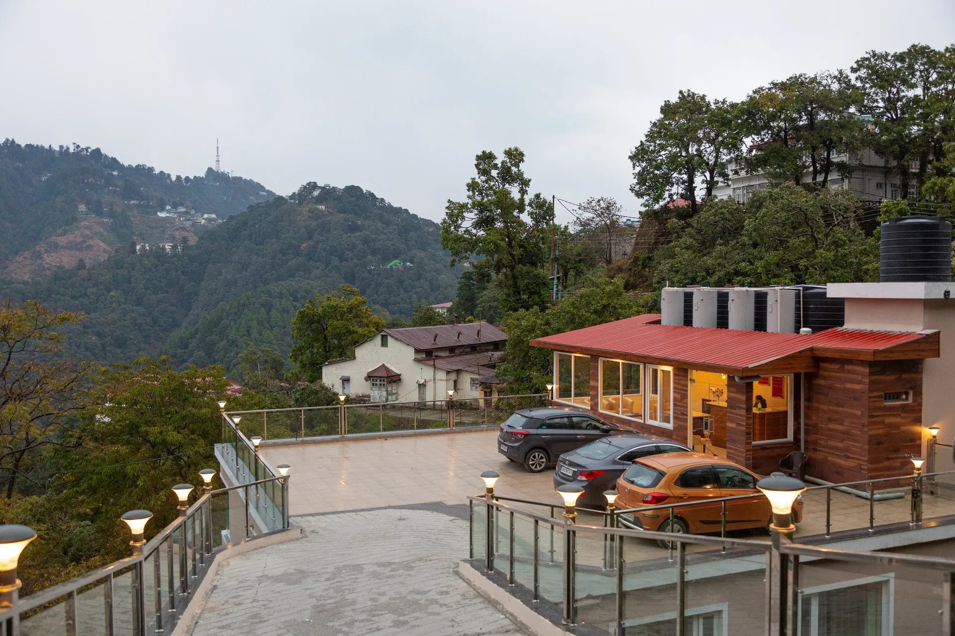 Hotel Wild Wood Parking
