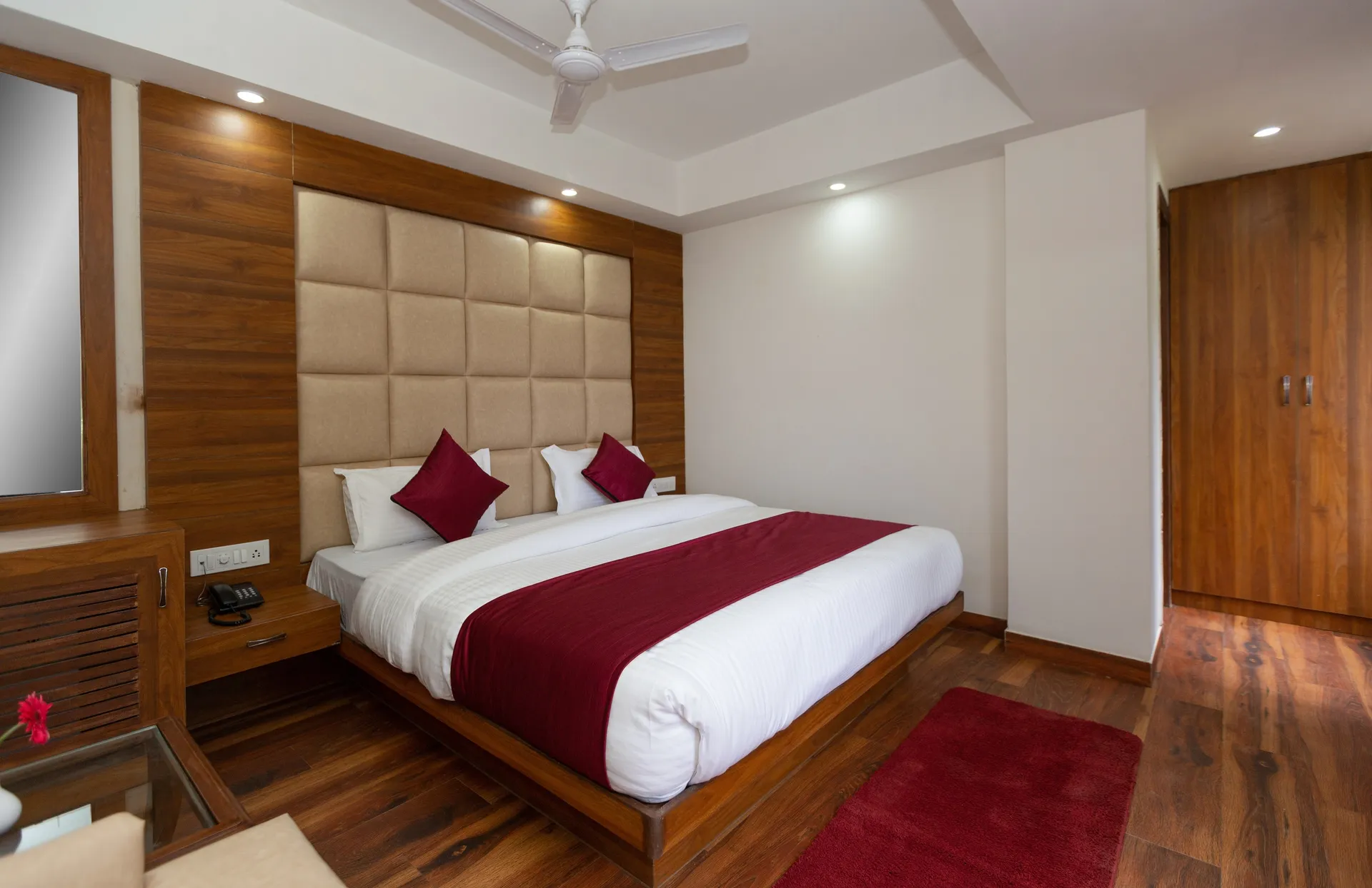 Hotel Wild Wood Room