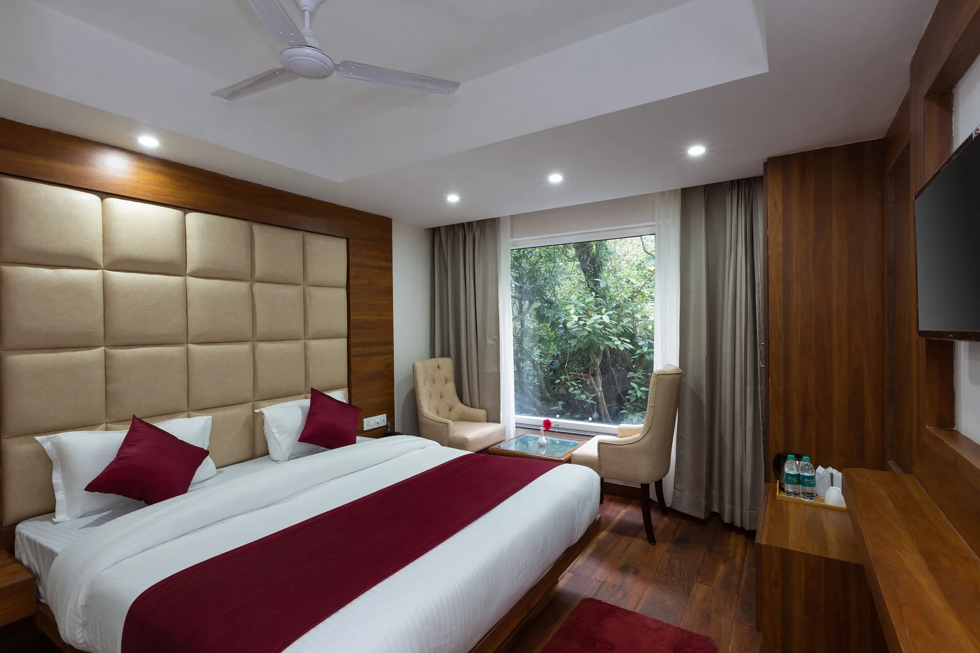 Hotel Wild Wood Room