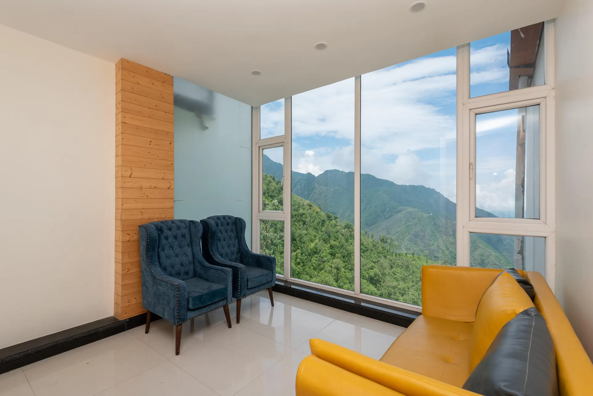 MV Acosta by Lawrence Hotels Common Area