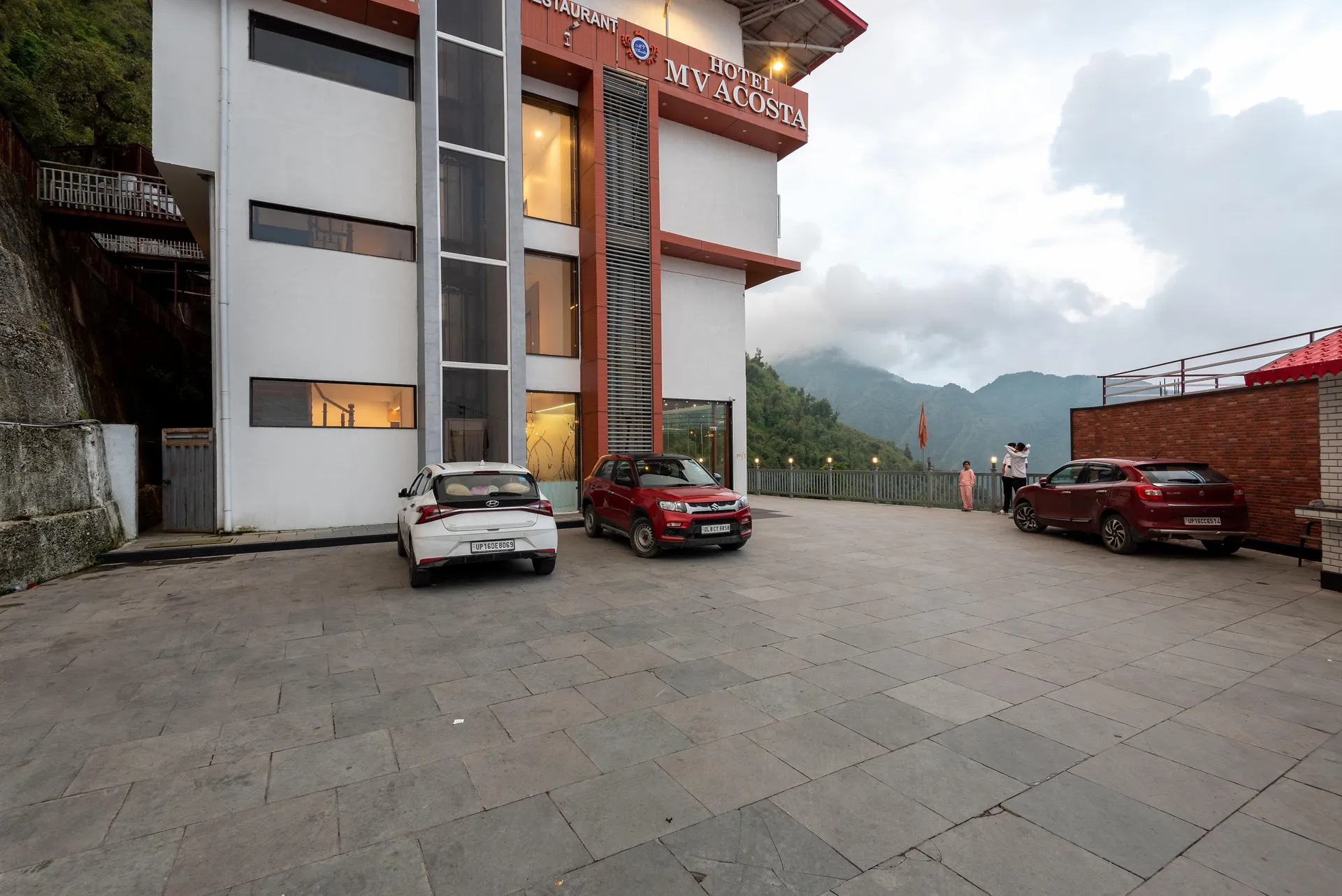 MV Acosta by Lawrence Hotels Parking