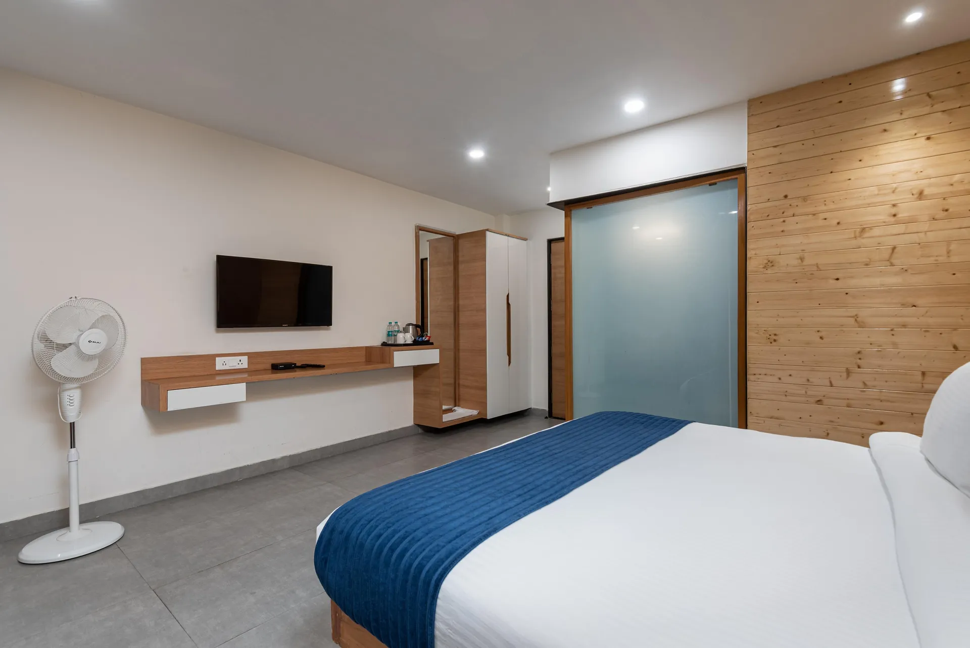 MV Acosta by Lawrence Hotels Room