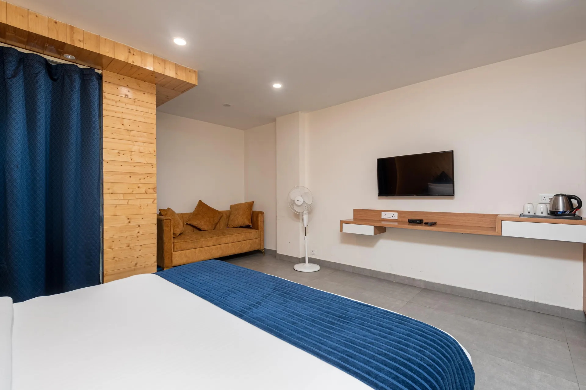MV Acosta by Lawrence Hotels Room