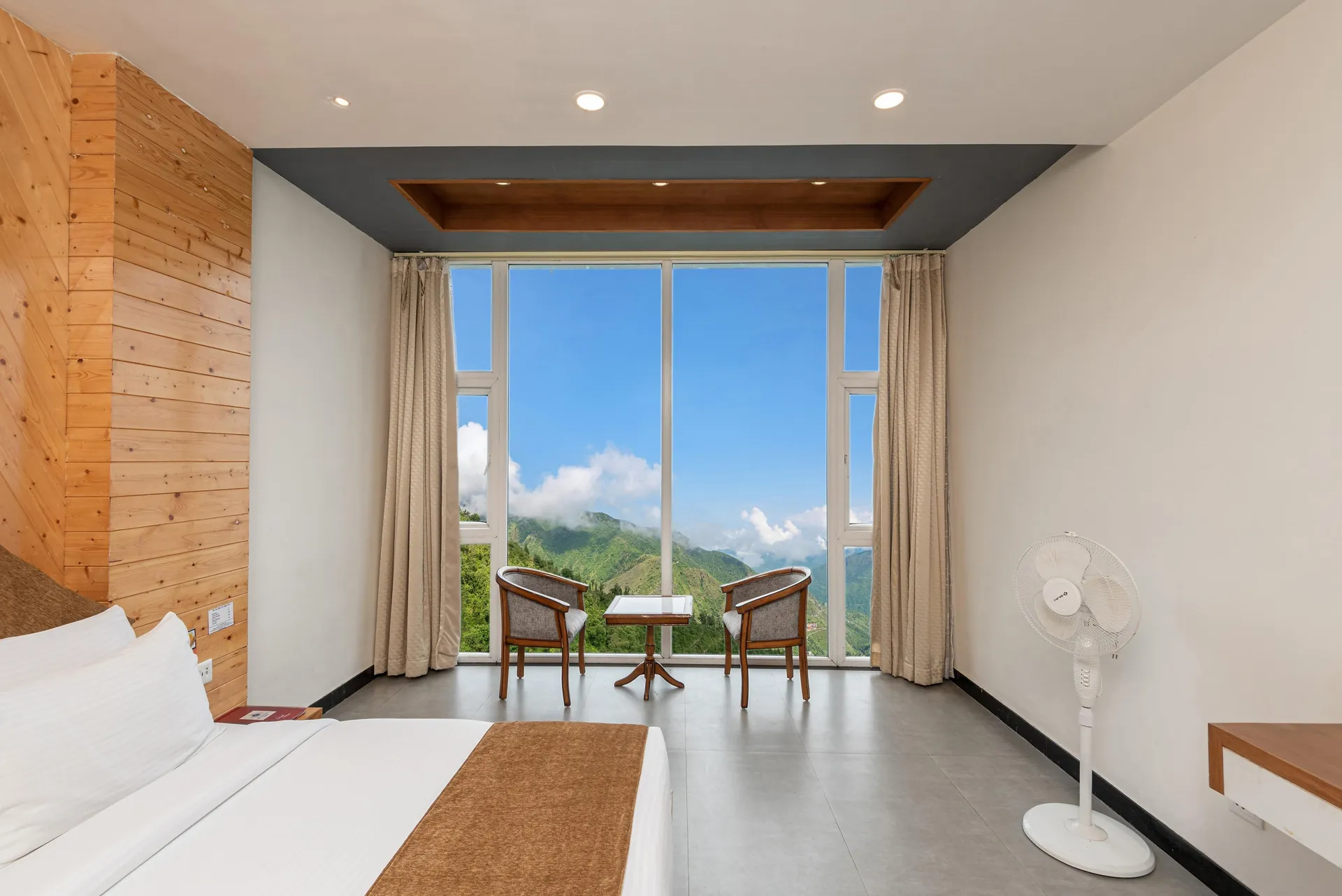 MV Acosta by Lawrence Hotels Room